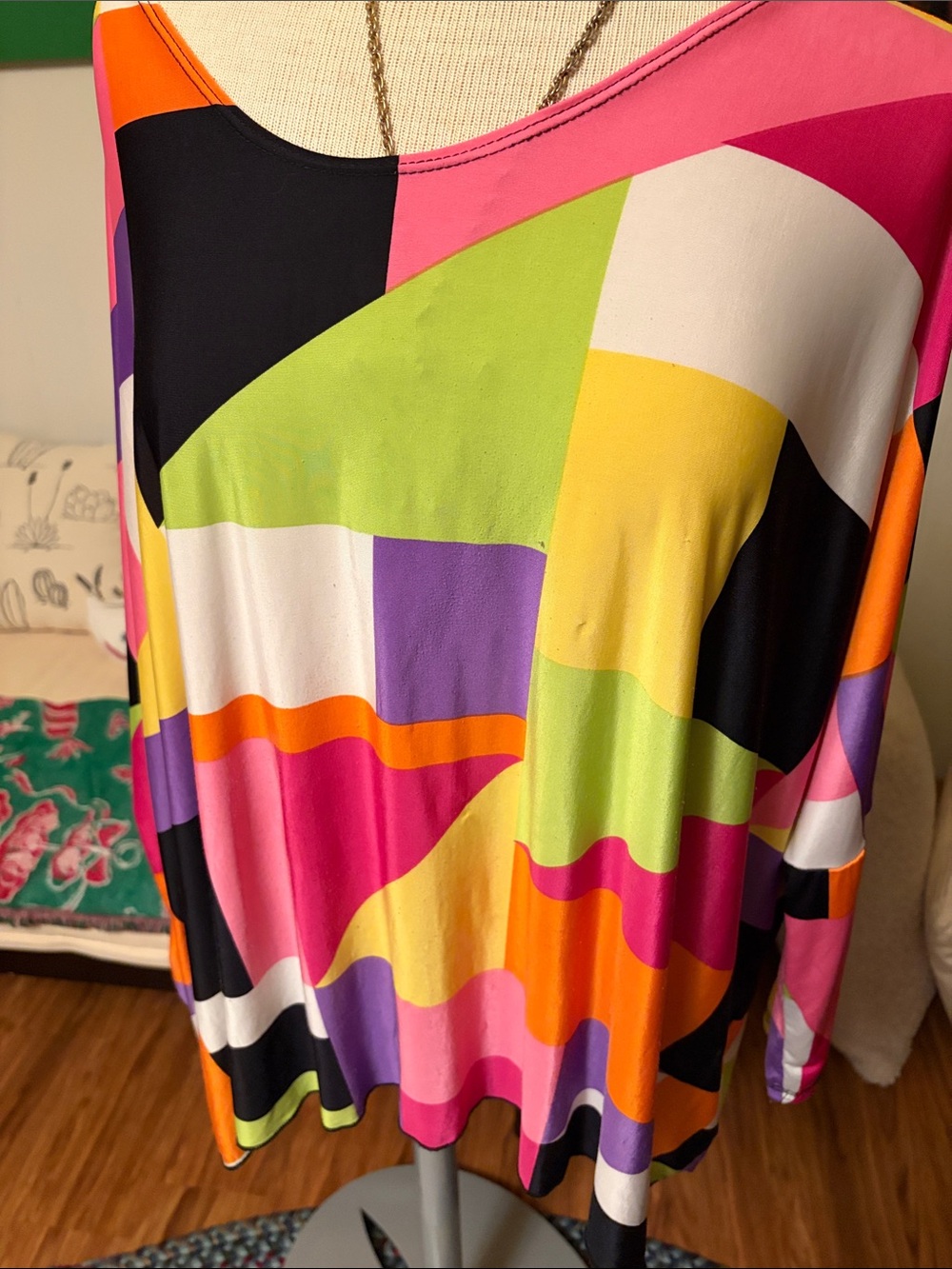 Women's Long Sleeve Scoop-Neck Colorblock Geometric Top - Pink Multi